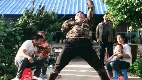 跳舞男吃瓜群众,一场别开生面的跳舞男盛宴