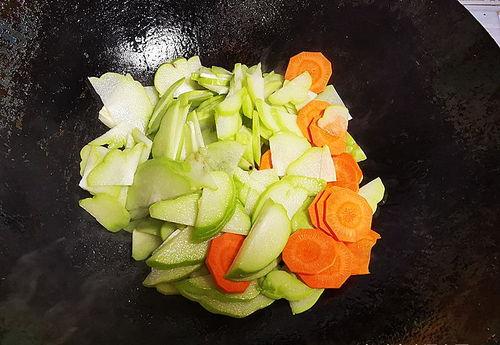 黑瓜吃料网老板